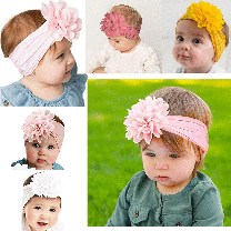 Dva trakova z rožico, pinki trak gratis drugi po izbiri. Prilagodljivi za vse starosti.